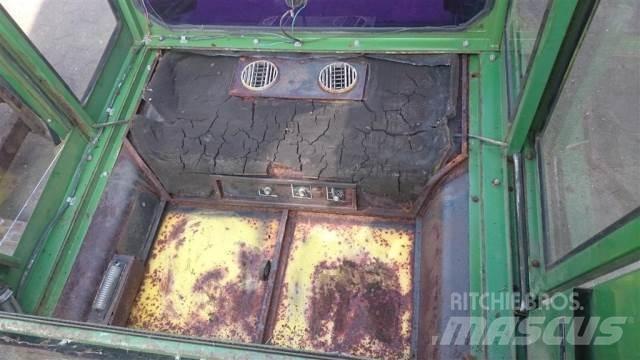 John Deere 975 Кабіна