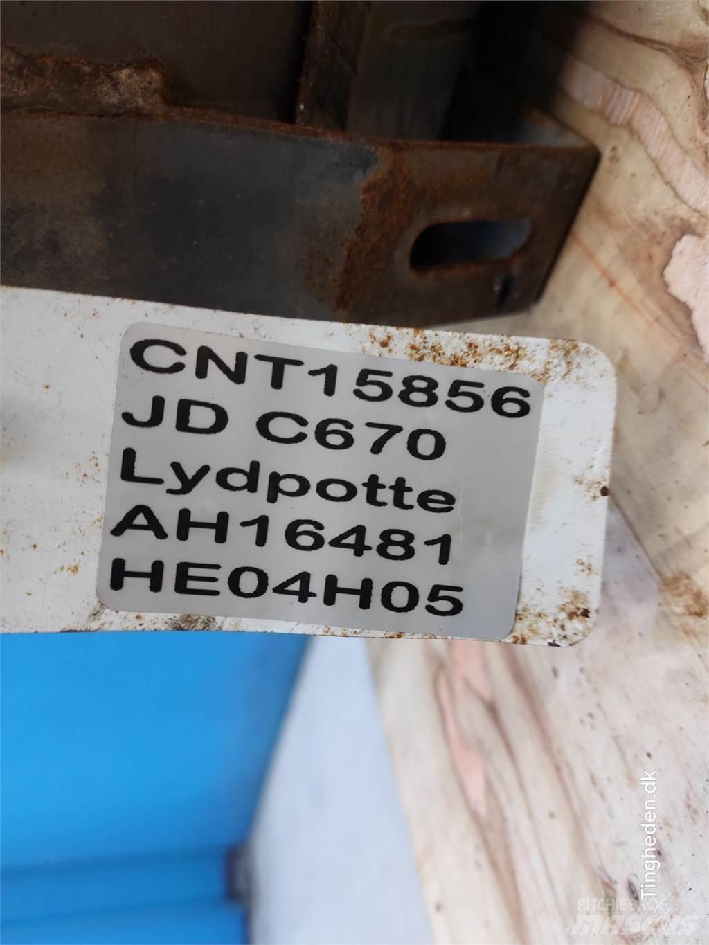 John Deere C670 Двигуни