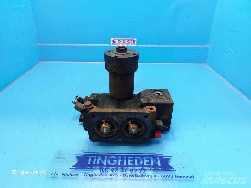 John Deere T660I Двигуни