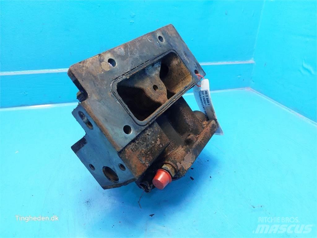 John Deere T660I Двигуни
