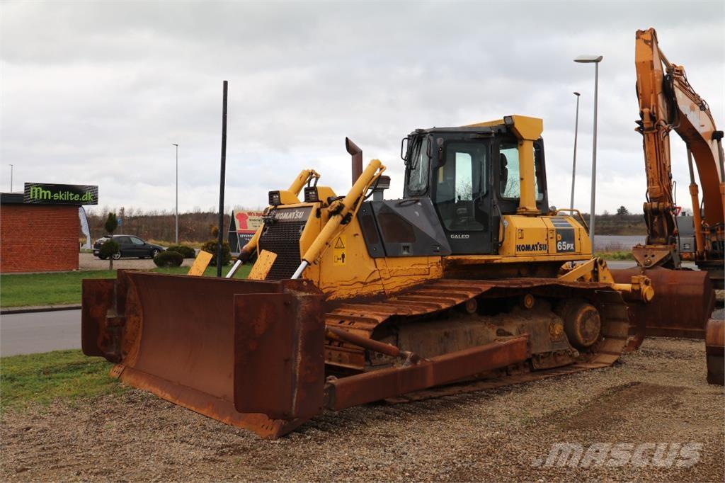 Komatsu D65PX-15 Гусеничні бульдозери