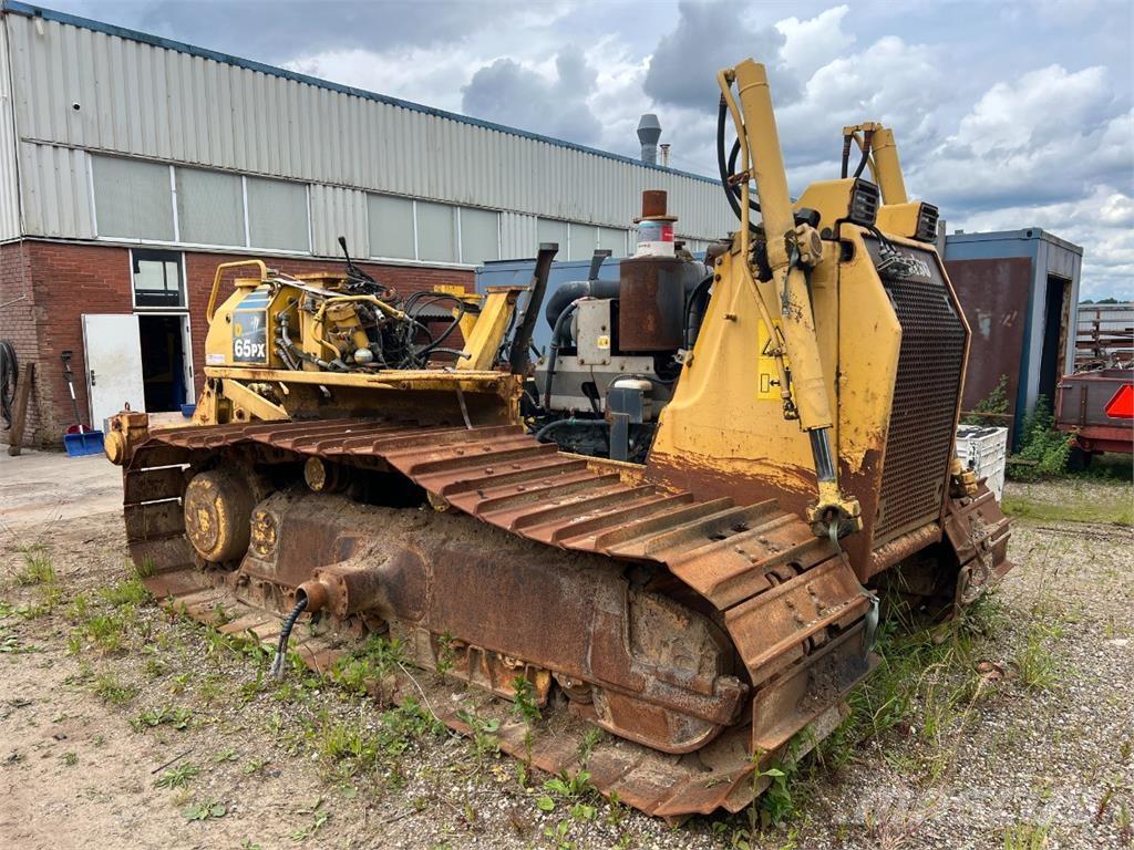 Komatsu D65PX-15 Гусеничні бульдозери