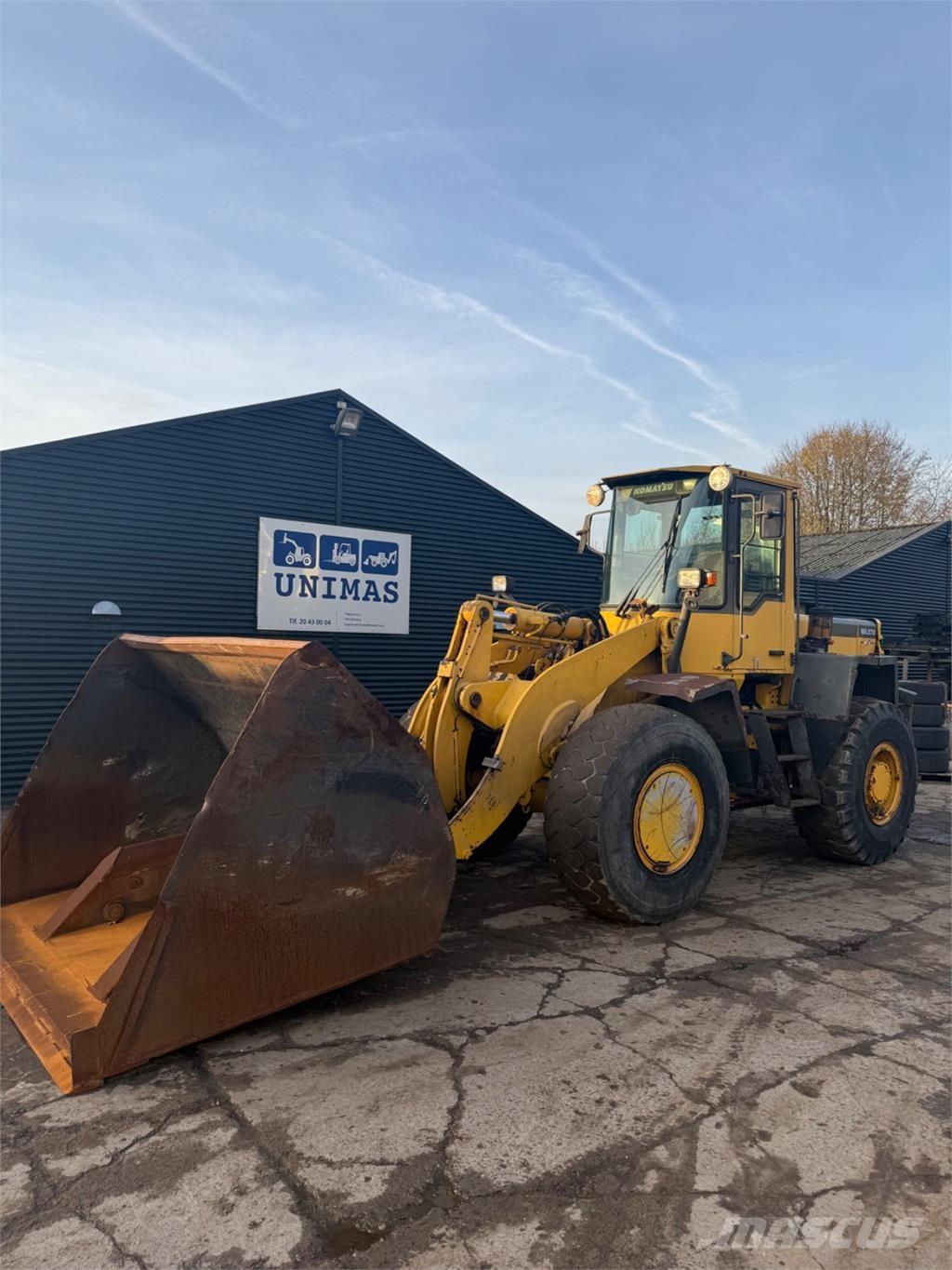 Komatsu WA270-3 Фронтальні навантажувачі