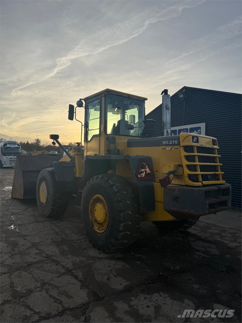 Komatsu WA270-3 Фронтальні навантажувачі