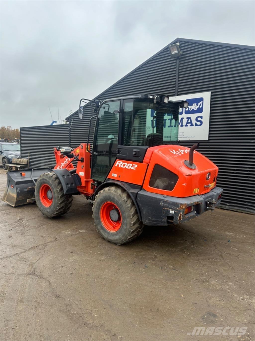 Kubota R082 Фронтальні навантажувачі