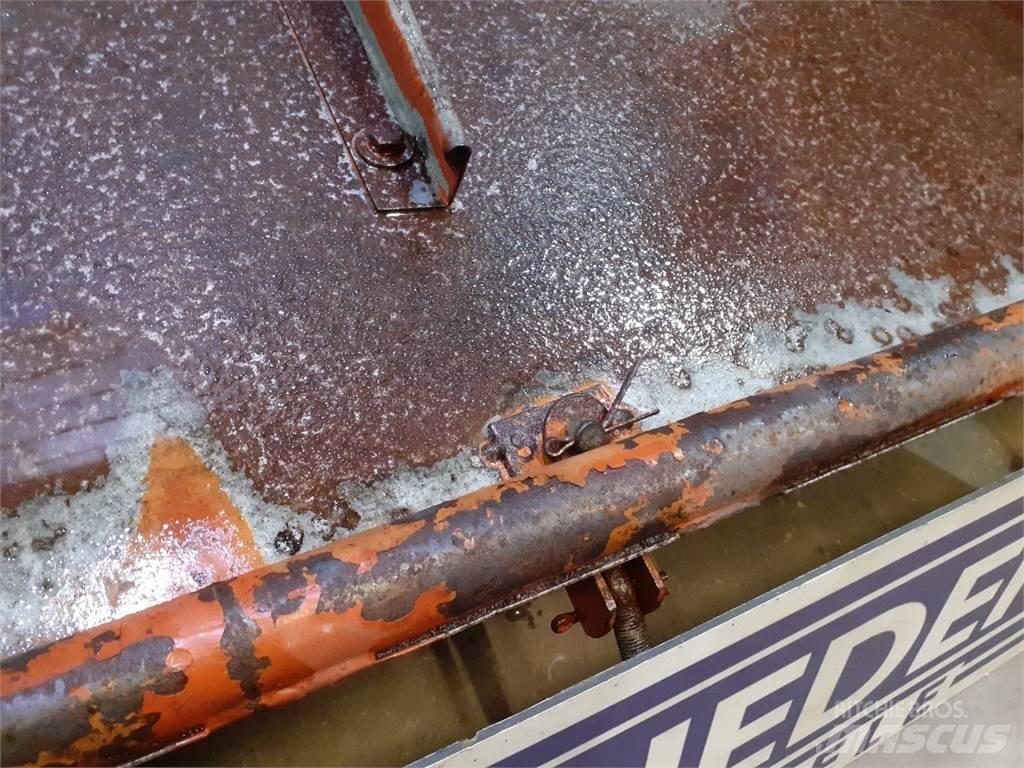 Laverda 3650 Розсіювачі солі та піску