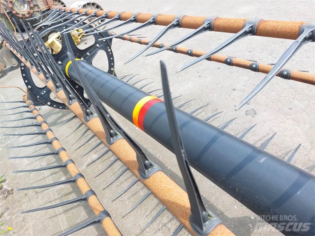 MacDon D60 Додаткове обладнання для збиральних комбайнів