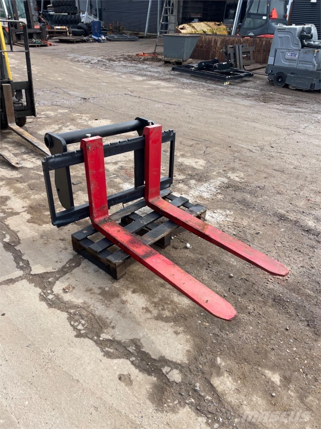 Manitou 5000kg Вили