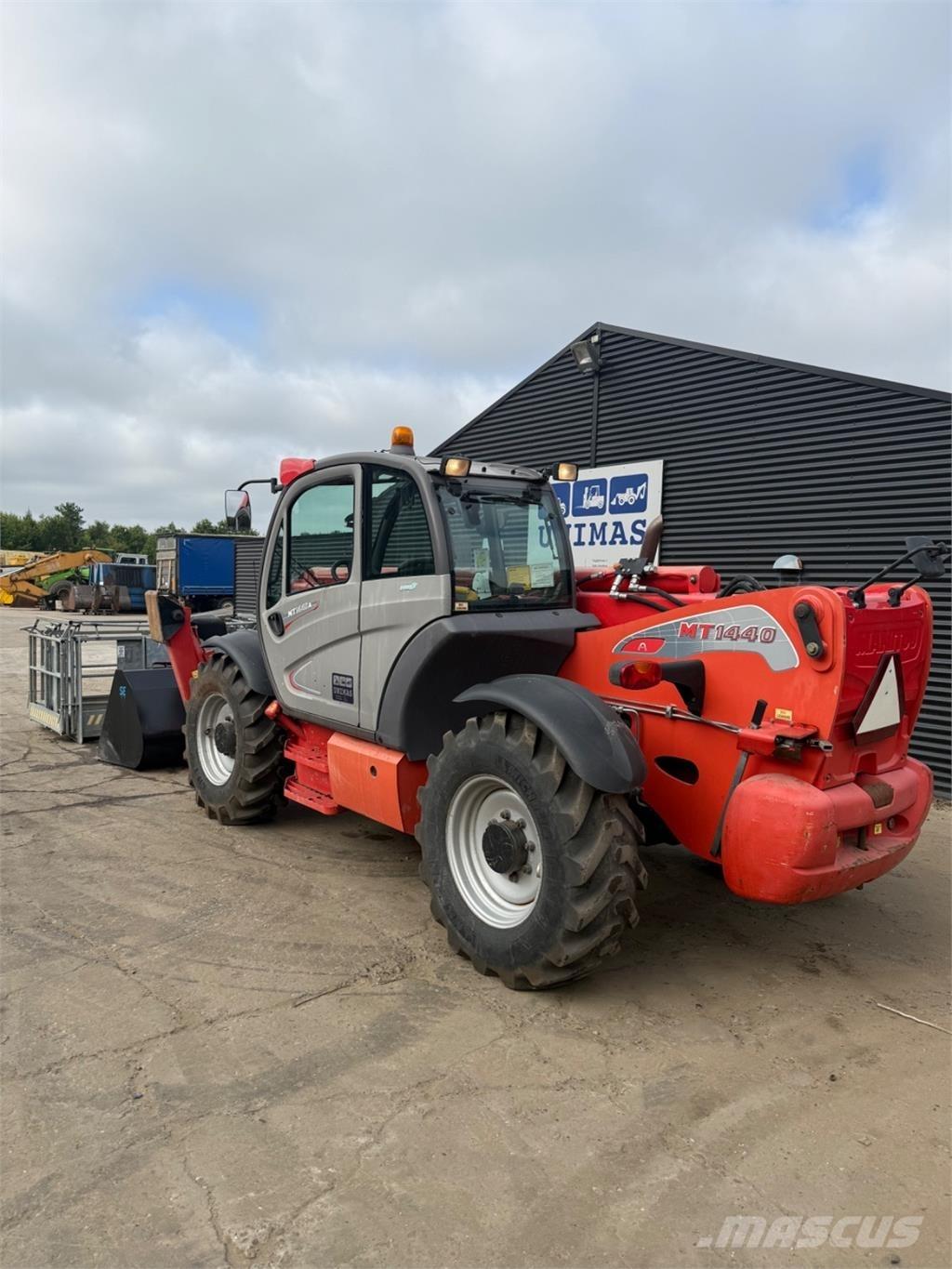 Manitou MT1440 Телескопічні навантажувачі