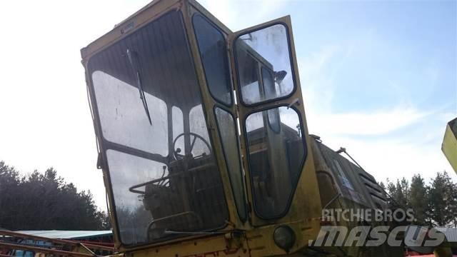 New Holland 1520 Кабіна