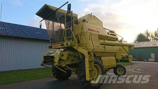New Holland 1550 Зернозбиральні комбайни