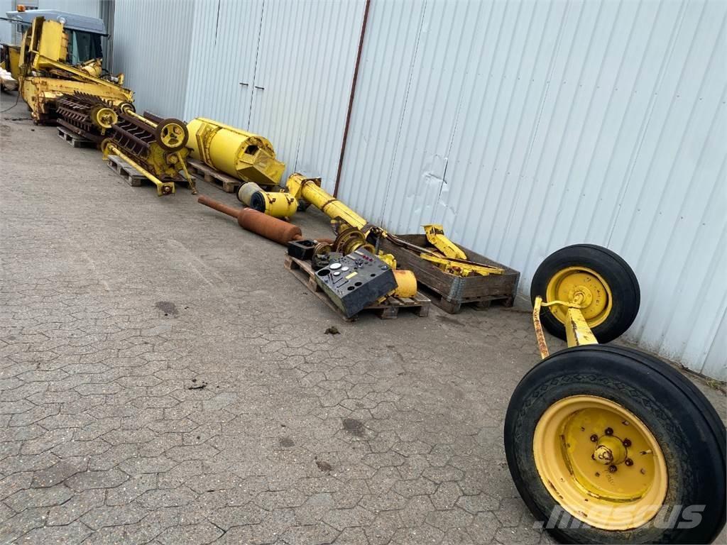 New Holland 8080 Зернозбиральні комбайни