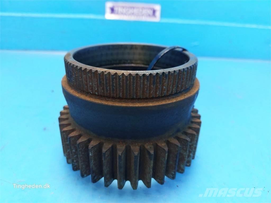 New Holland 8340 Коробка передач