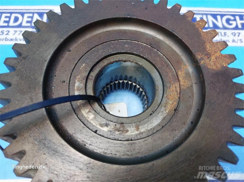 New Holland 8870 Коробка передач