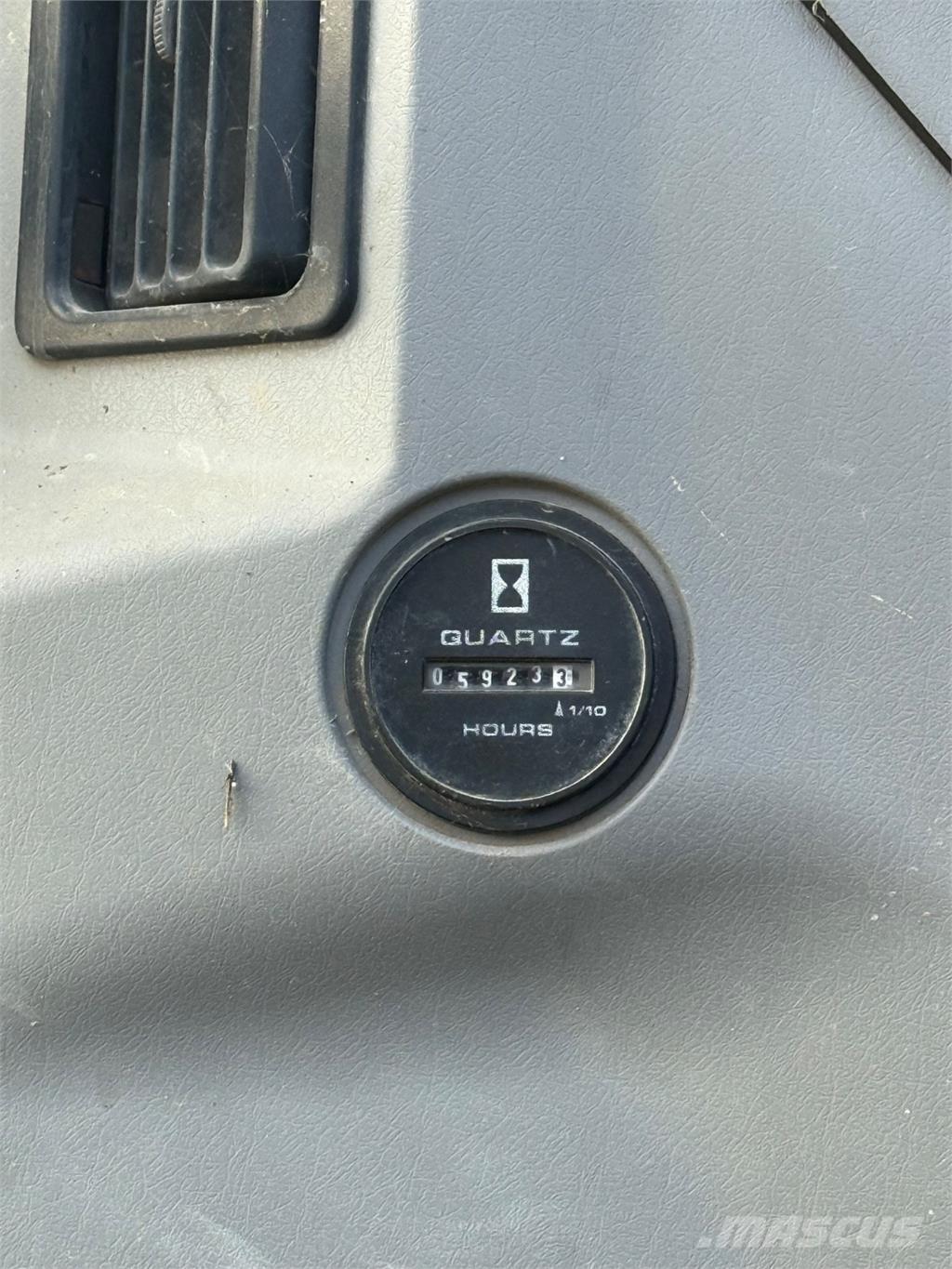 New Holland E305 Гусеничні екскаватори