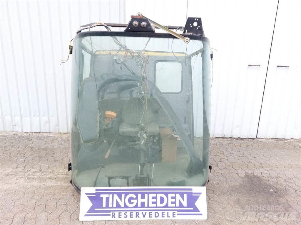 New Holland TF78 Кабіна