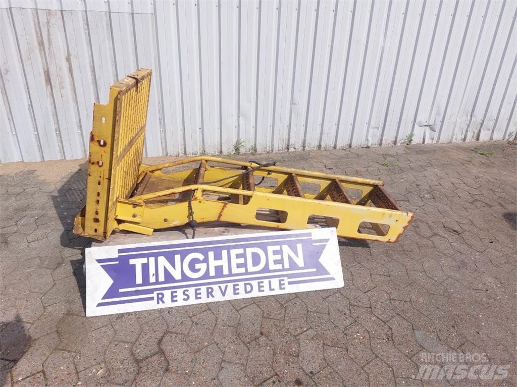 New Holland TF78 Кабіна