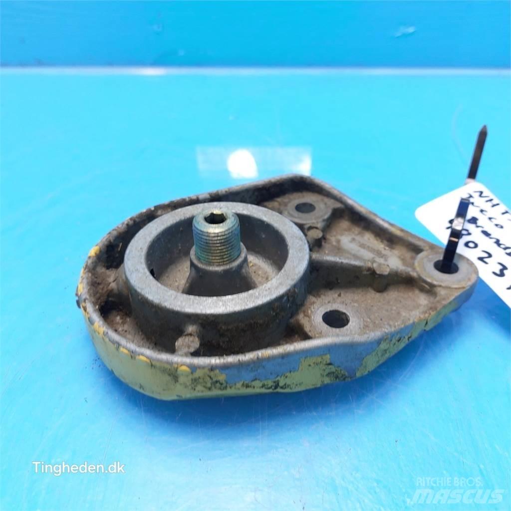 New Holland TX68 Двигуни