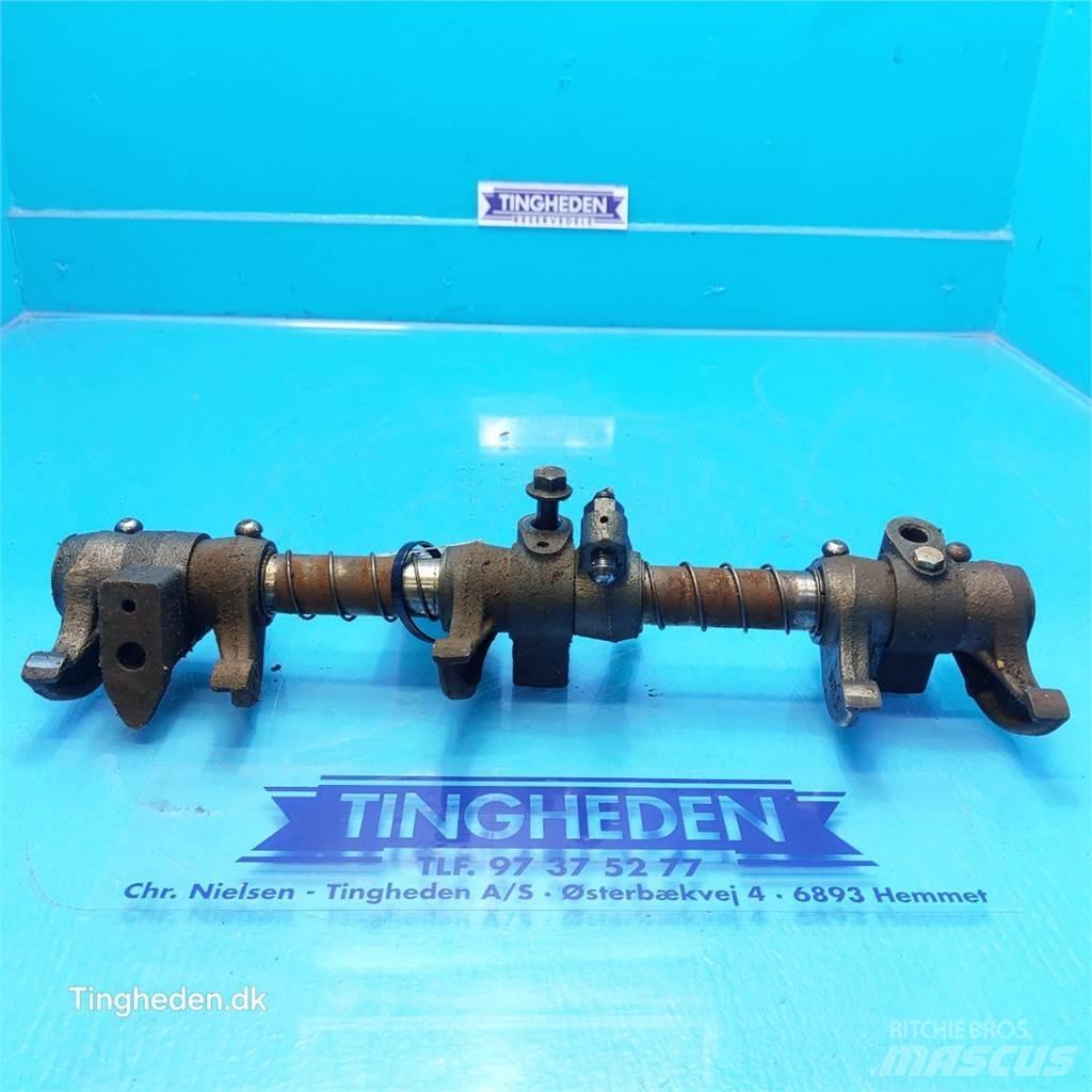 New Holland TX68 Двигуни