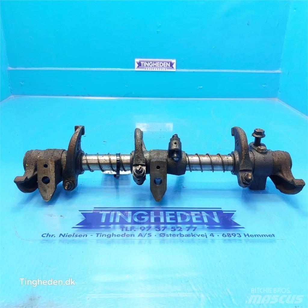 New Holland TX68 Двигуни