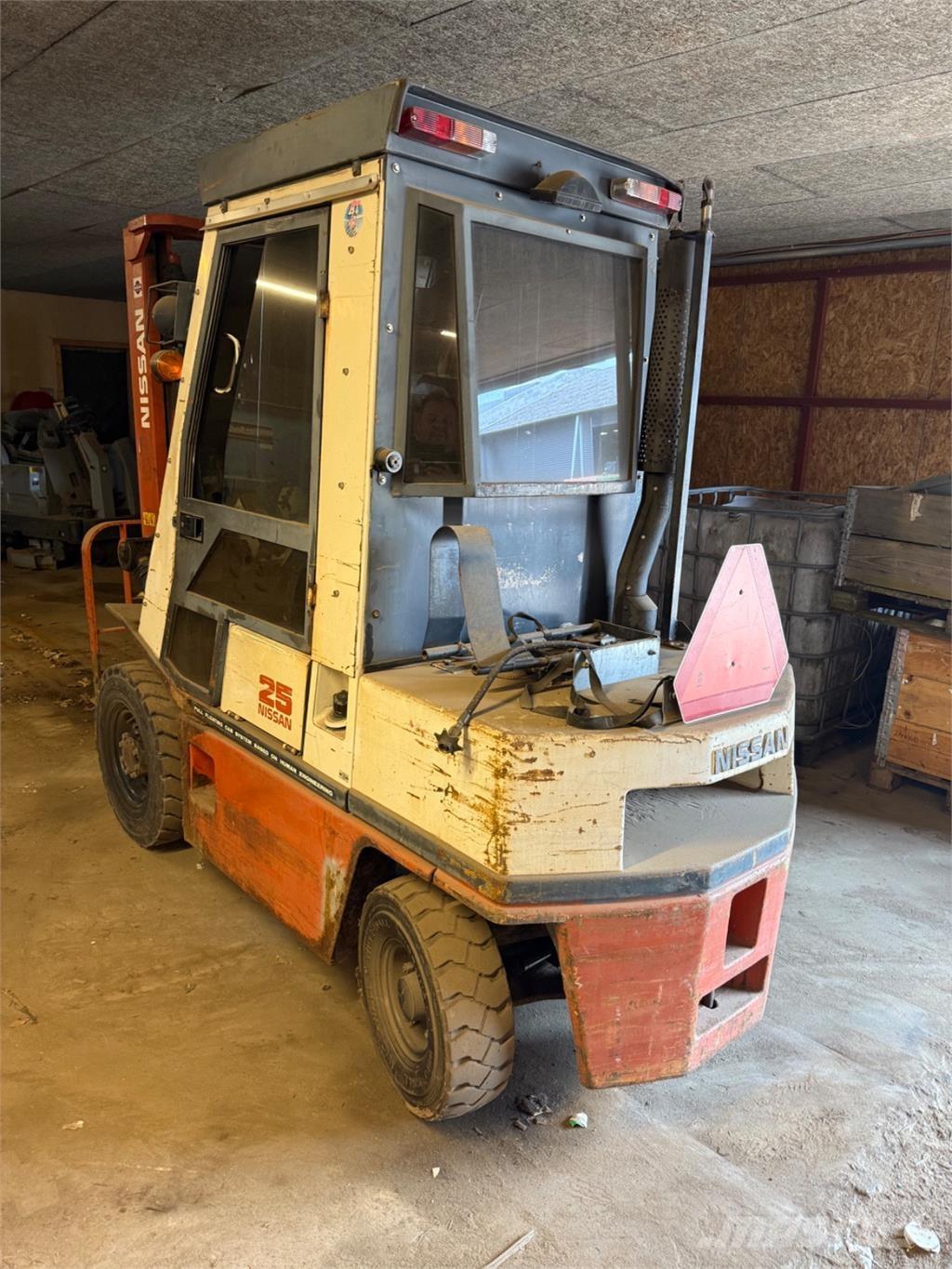 Nissan FG25 Газові навантажувачі