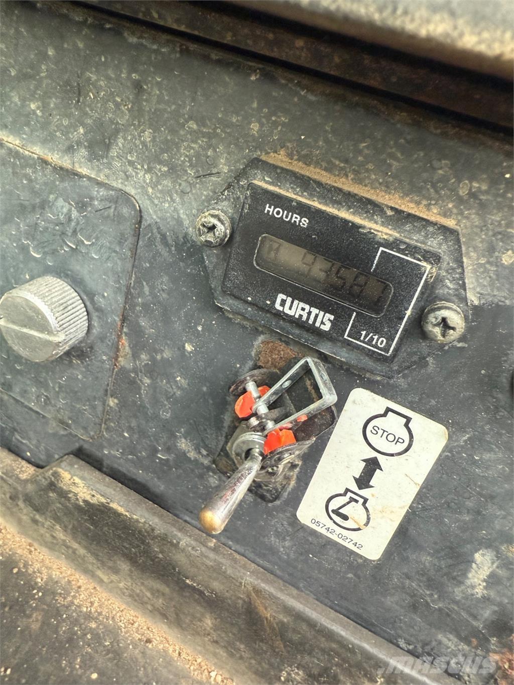 Takeuchi TB1140 Гусеничні екскаватори