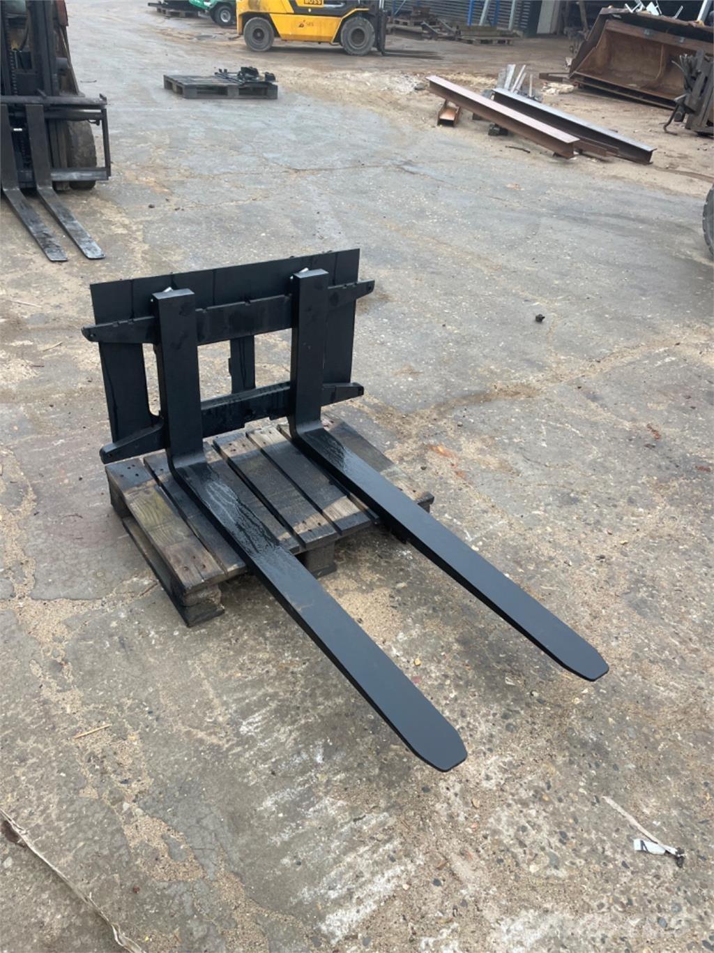 Thaler 2500kg Малі навантажувачі