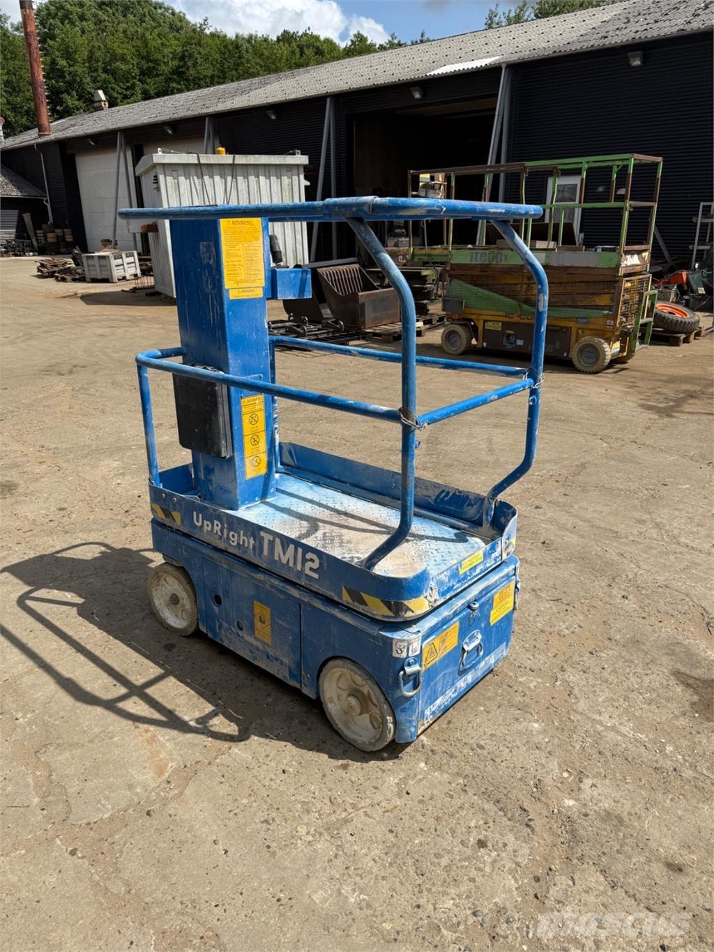 UpRight TM12 Вертикальні щоглові підйомники