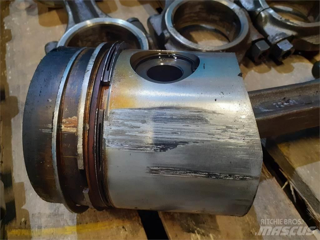 Valmet 411DL Двигуни