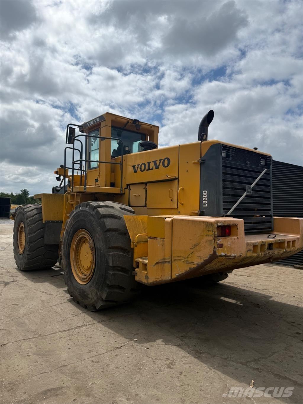 Volvo L330D Фронтальні навантажувачі