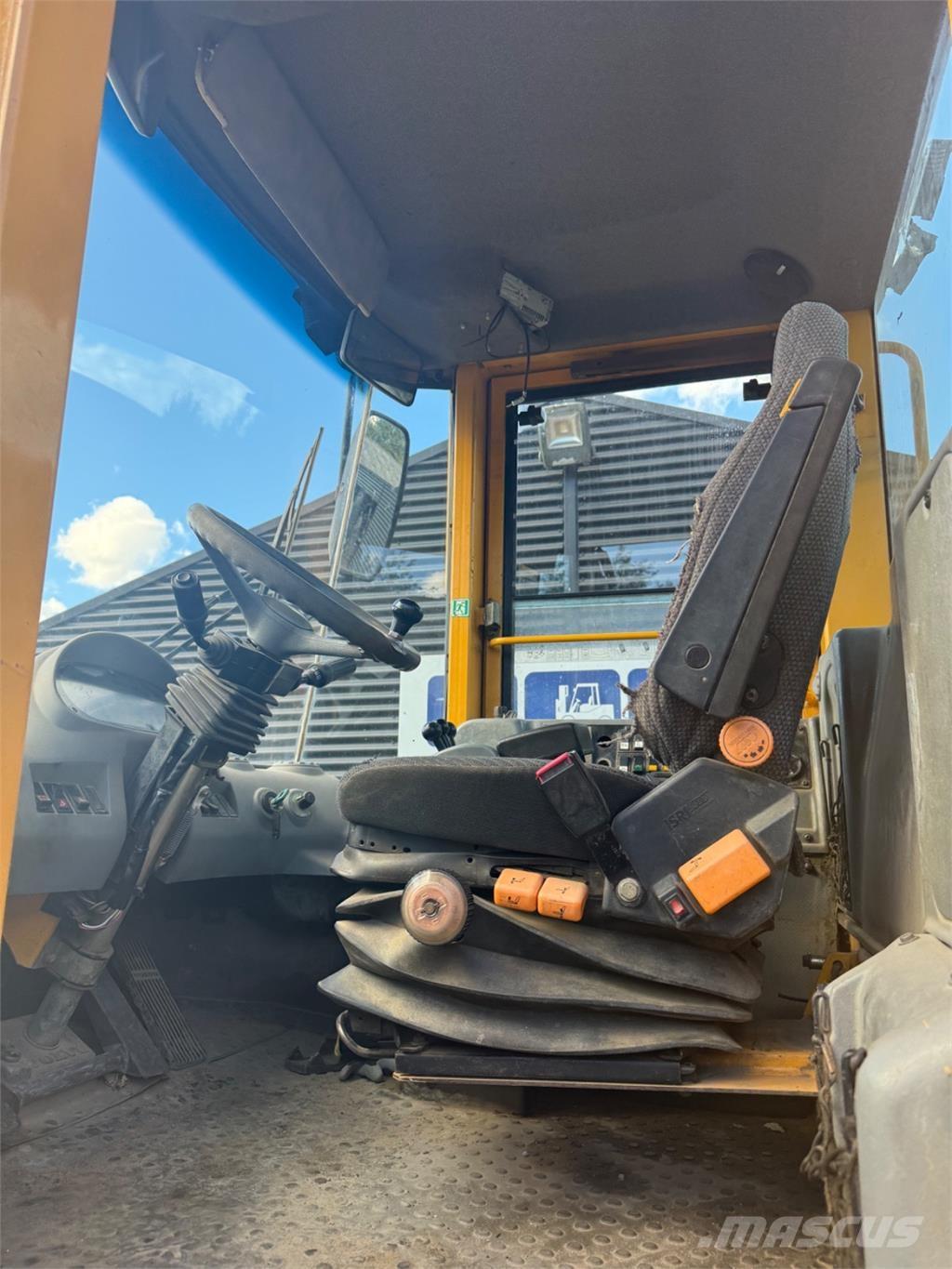 Volvo L90E Фронтальні навантажувачі