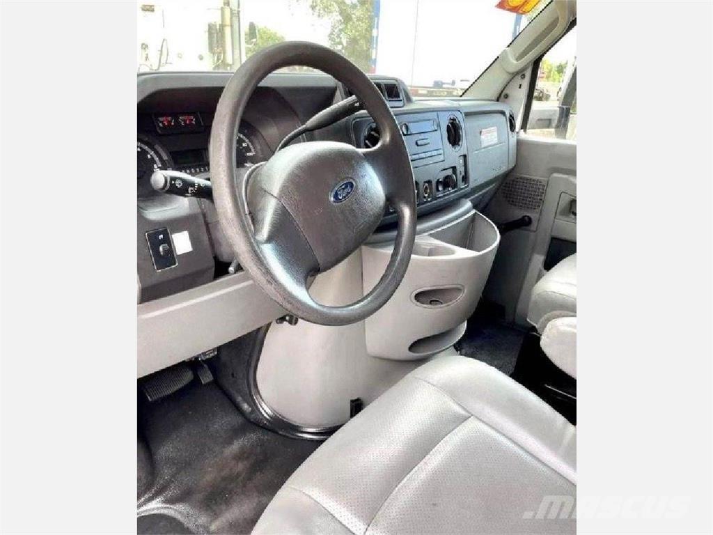 Ford E-350 Фургони