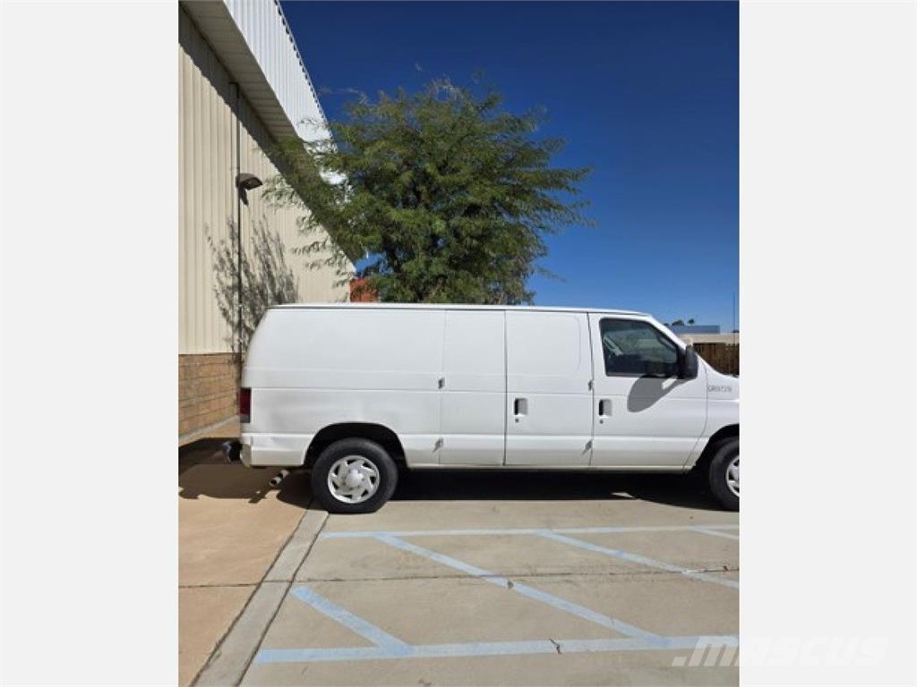 Ford E150 Панельні фургони