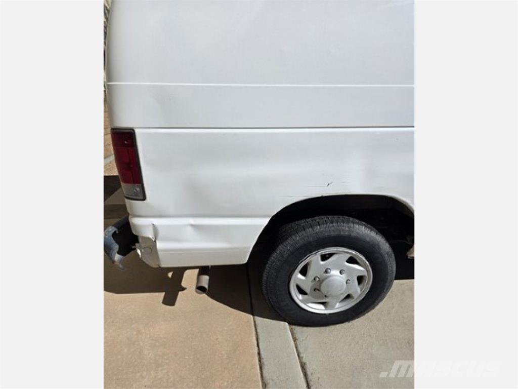 Ford E150 Панельні фургони