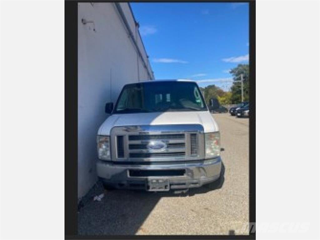 Ford E250 Панельні фургони