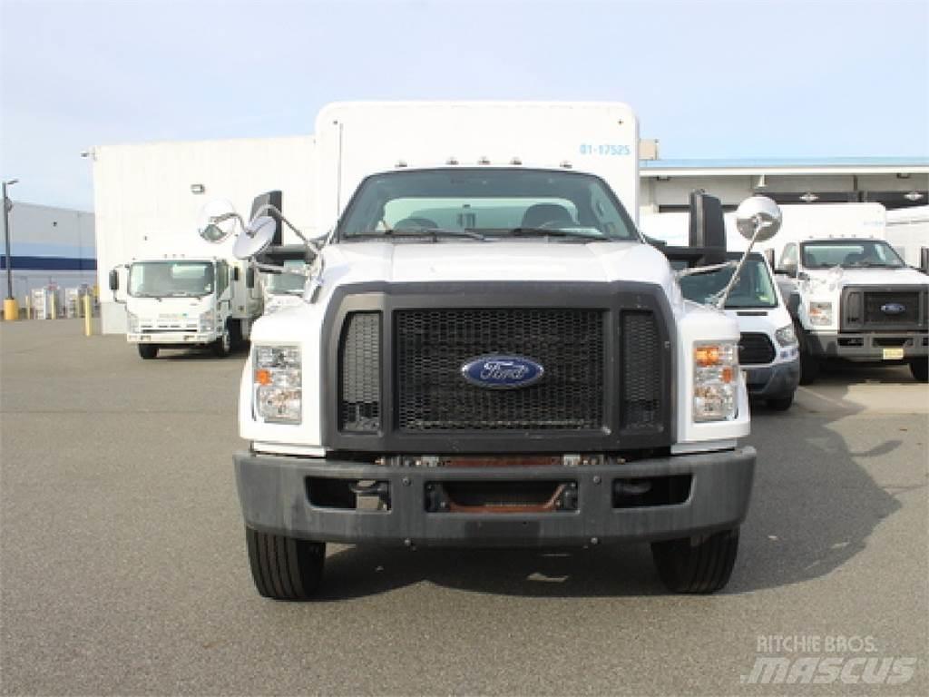 Ford F750 Вантажівки для доставки напоїв
