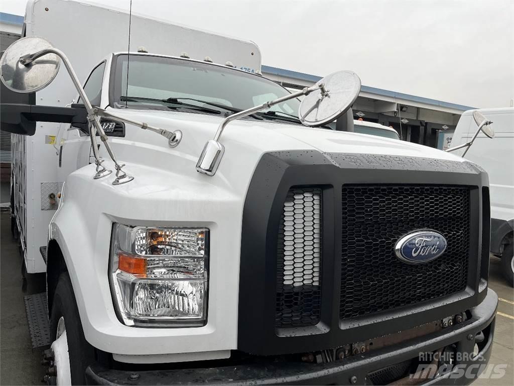 Ford F750 Вантажівки для доставки напоїв