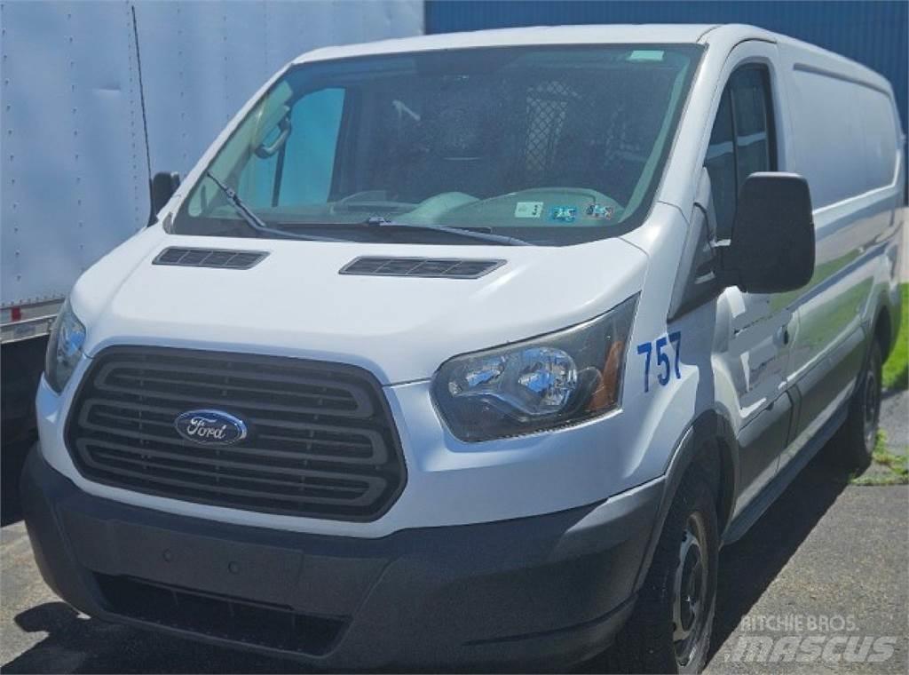 Ford Transit 150 Панельні фургони