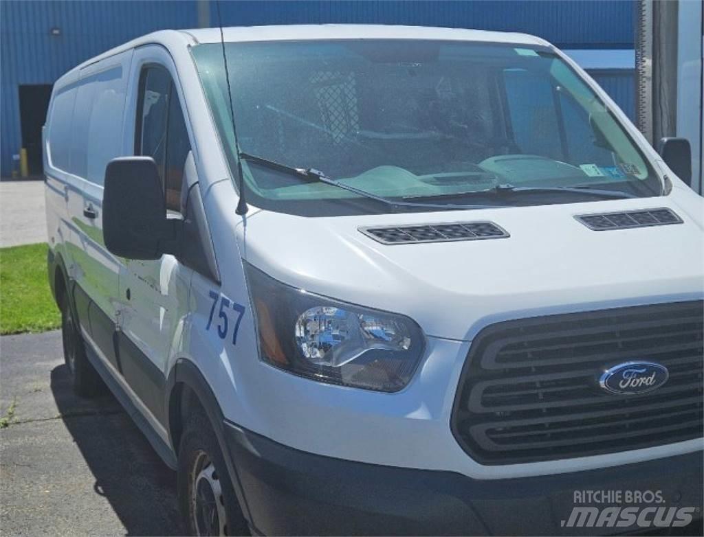 Ford Transit 150 Панельні фургони