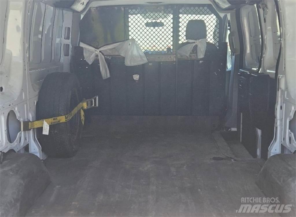 Ford Transit 150 Панельні фургони