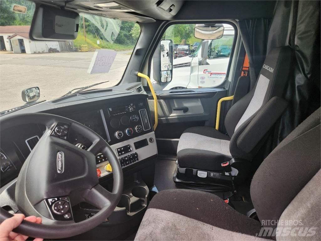 Freightliner 126 Тягачі