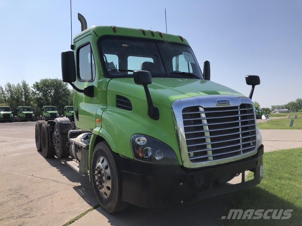 Freightliner CA113 Тягачі