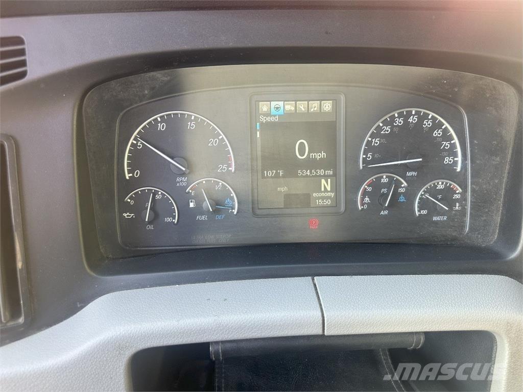 Freightliner CA126 Тягачі