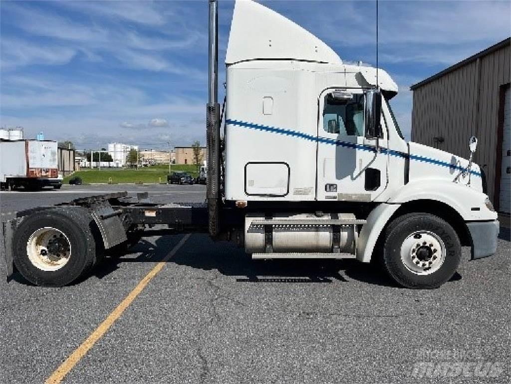 Freightliner CL112 Тягачі