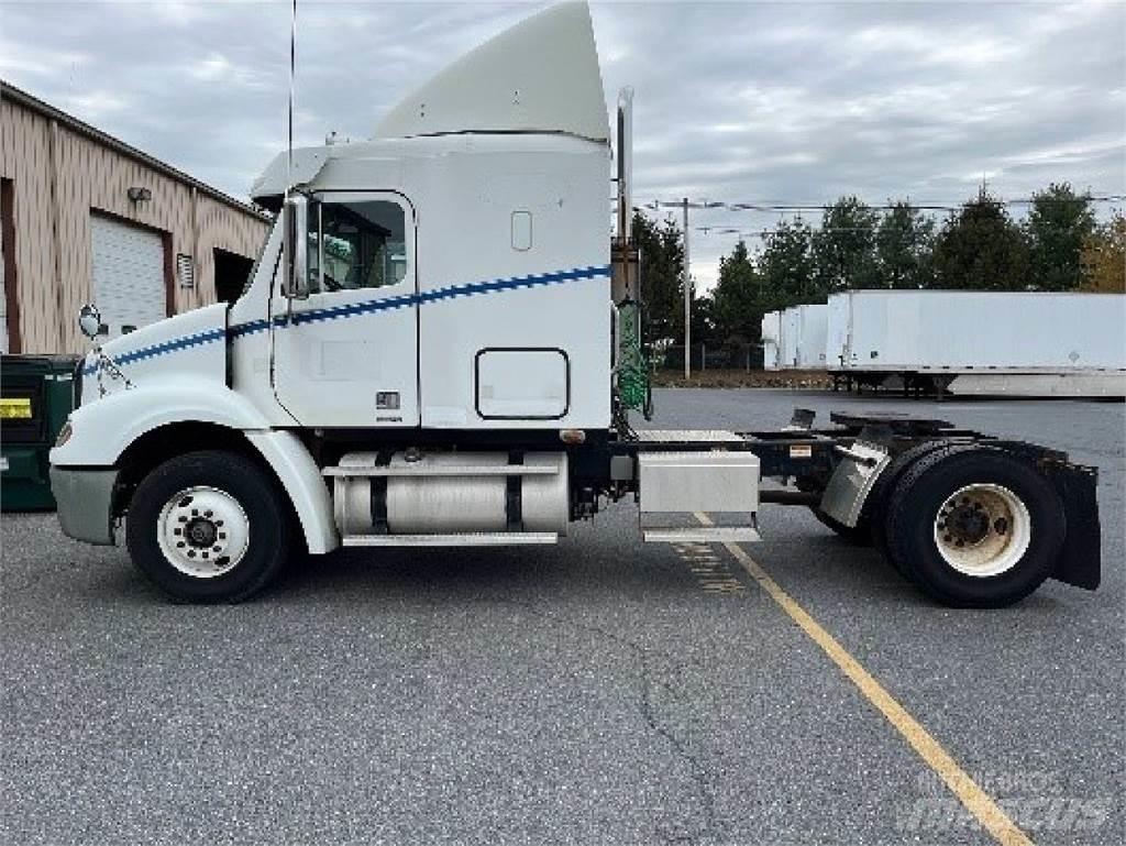 Freightliner CL112G Тягачі