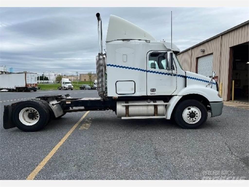 Freightliner CL112G Тягачі