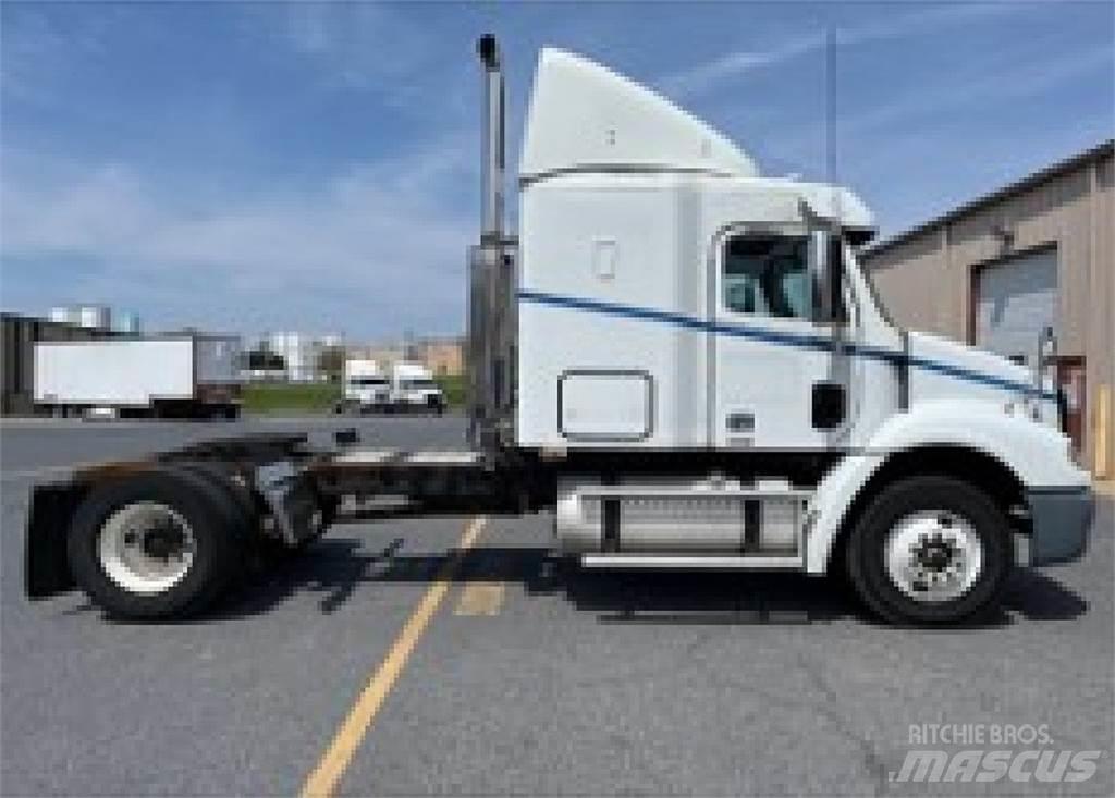 Freightliner CL112G Тягачі
