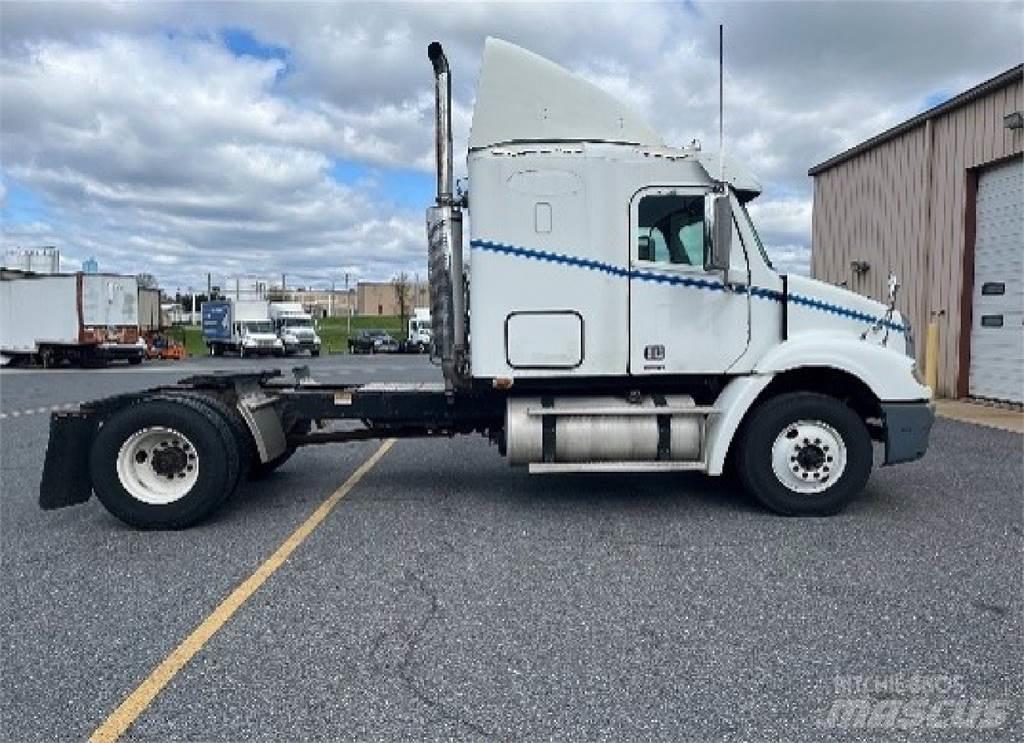 Freightliner CL112G Тягачі