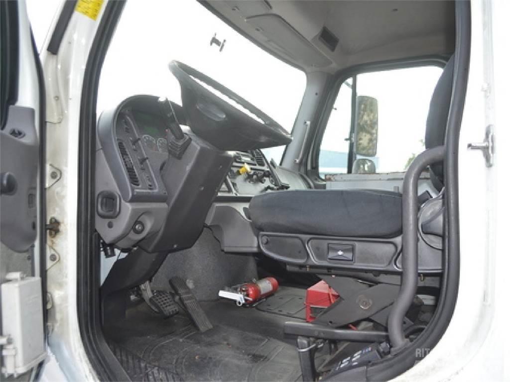 Freightliner M2 Вантажівки для доставки напоїв