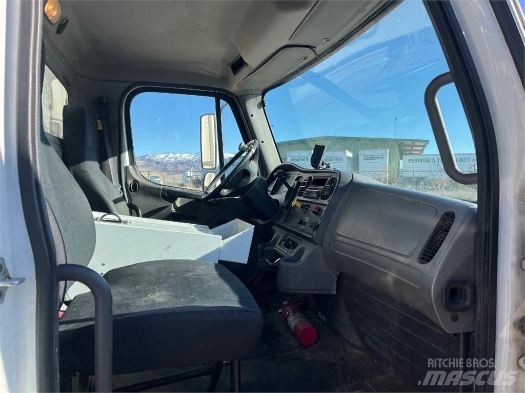 Freightliner M2 Вантажівки для доставки напоїв